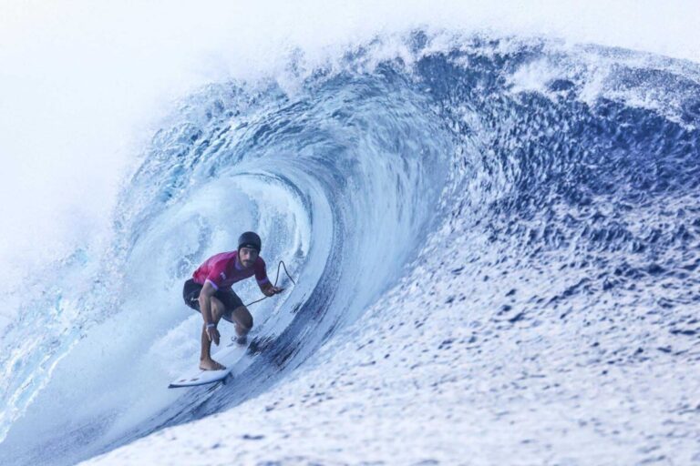 Alonso Correa listo para enfrentar los cuartos de final en Teahupo'o