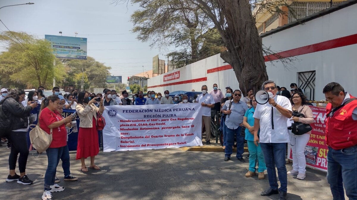 Alrededor de mil médicos de la región Piura acatarán paro nacional Alrededor de 1000 médicos de la región Piura acatarán paro nacional