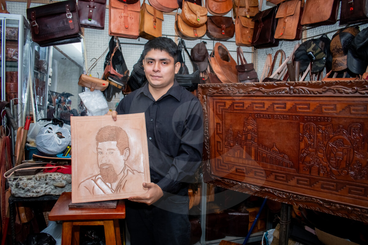 Descubre la historia de Félix More: el artesano cataquense que se dedica a la realización de retratos sobre cuero Descubre la historia de Félix More el artesano cataquense que se dedica a la realización de retratos sobre cuero
