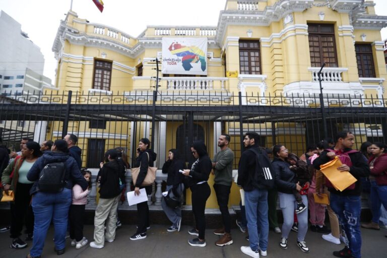 Embajada de Venezuela en Perú suspende trámites consulares indefinidamente