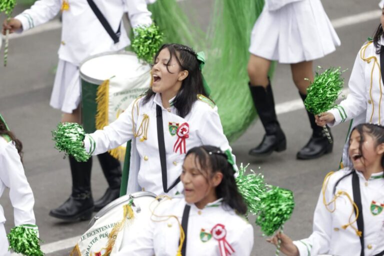 Estudiantes de Huaycán presentes en la Gran Parada Cívico Militar