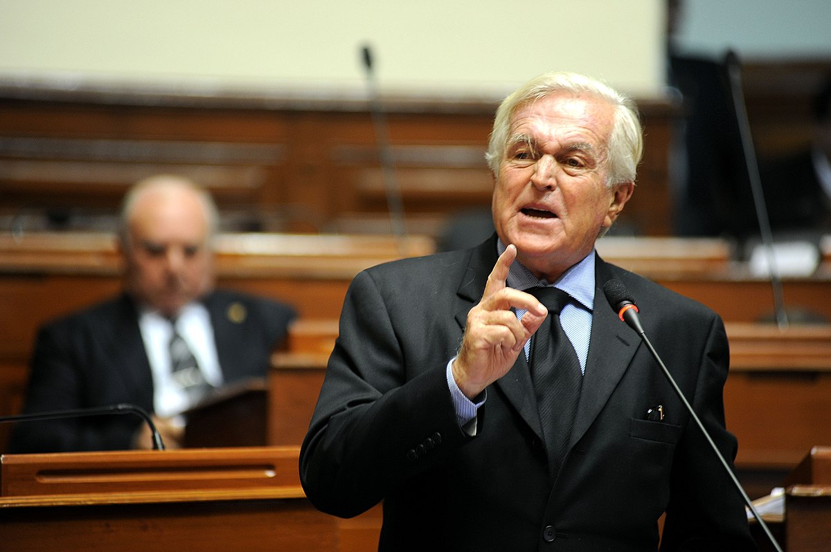 Fallece Javier Valle-Riestra, exprimer ministro del gobierno de Alberto Fujimori Fallece Javier Valle-Riestra, exprimer ministro del gobierno de Alberto Fujimori