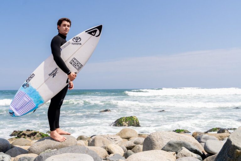 Lucca Mesinas, el surfista de Máncora, rumbo a los Juegos Olímpicos de París 2024