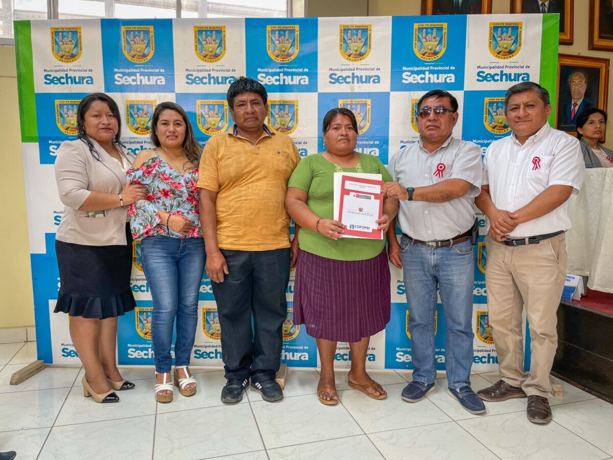 Más de 300 personas del C.P. Parachique y el cercado de Sechura recibieron títulos de propiedad