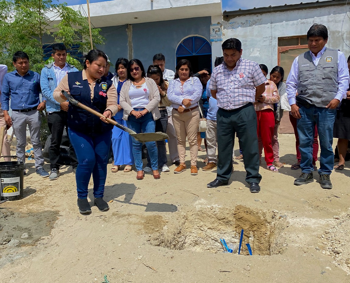 Sechura: comuna anuncia el inicio de nuevas obras para el mes de agosto Sechura 162 familias se beneficiarán con proyecto de agua y alcantarillado en ampliación Becará