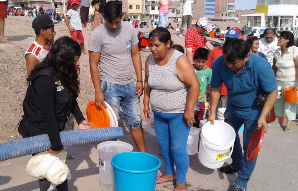 Solo 1 de cada 6 piuranos accede al servicio de agua durante las 24 horas del día Escasez de agua en Poechos provocaría más interrupciones en Piura