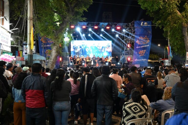 Cientos de piuranos disfrutaron de la serenata por el aniversario de Piura