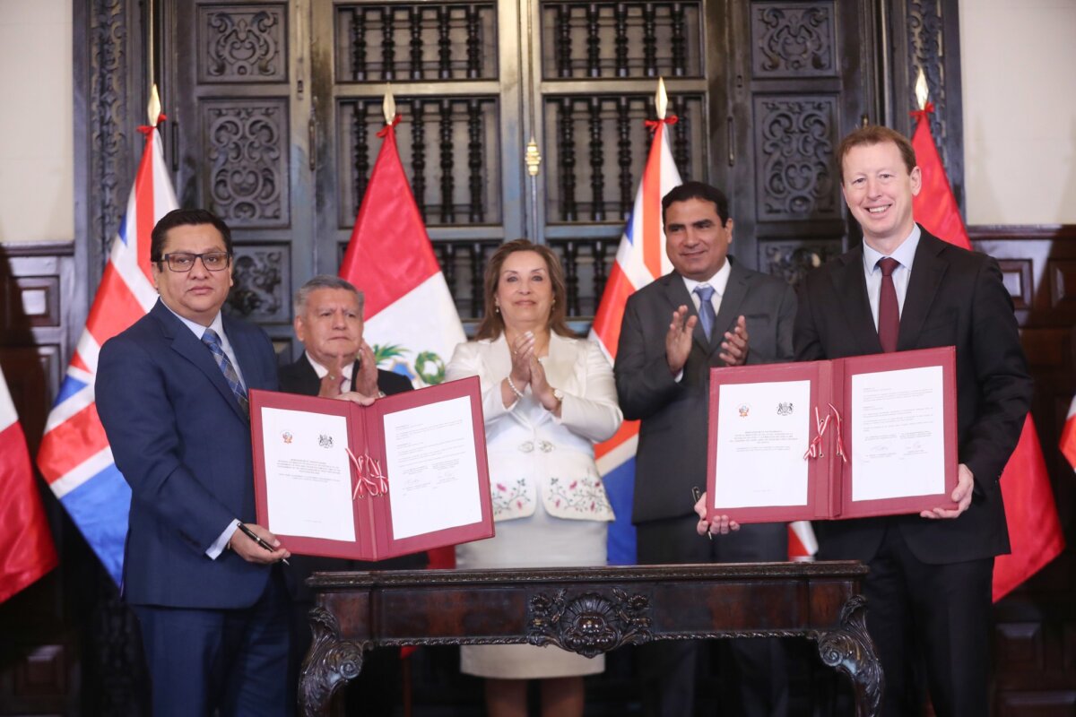 Firman convenio con Reino Unido para la construcción del Hospital de Alta Complejidad de Piura