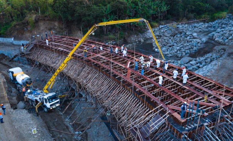 Huancabamba 10 mil vecinos de San Miguel de El Faique se benefician de la construcción del puente San Antonio