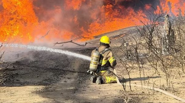 Ayabaca: camiones cargados de combustible de contrabando provocan incendio en caserío La Tienda de Pampa Larga