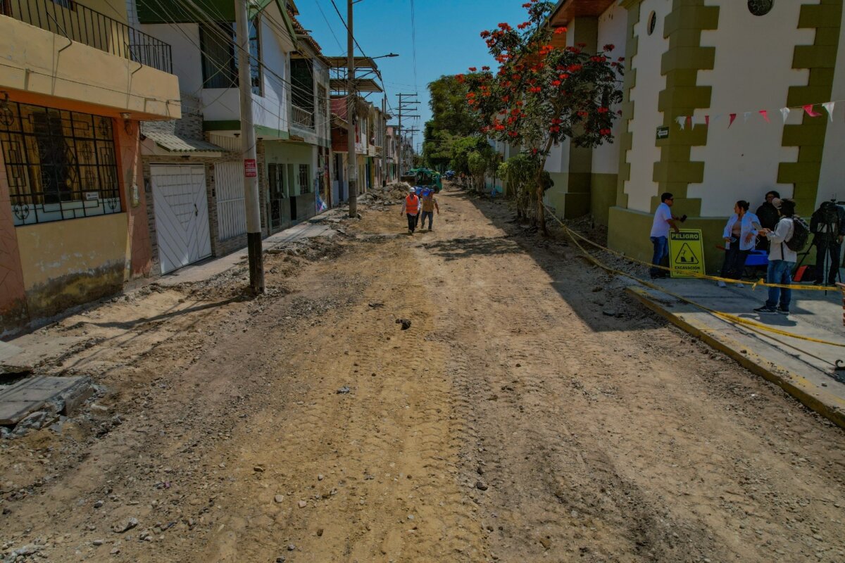 Piura: comienzan las labores de reconstrucción de la Av. Fortunato Chirichigno   Piura comienzan las labores de reconstrucción de la Av. Fortunato Chirichigno