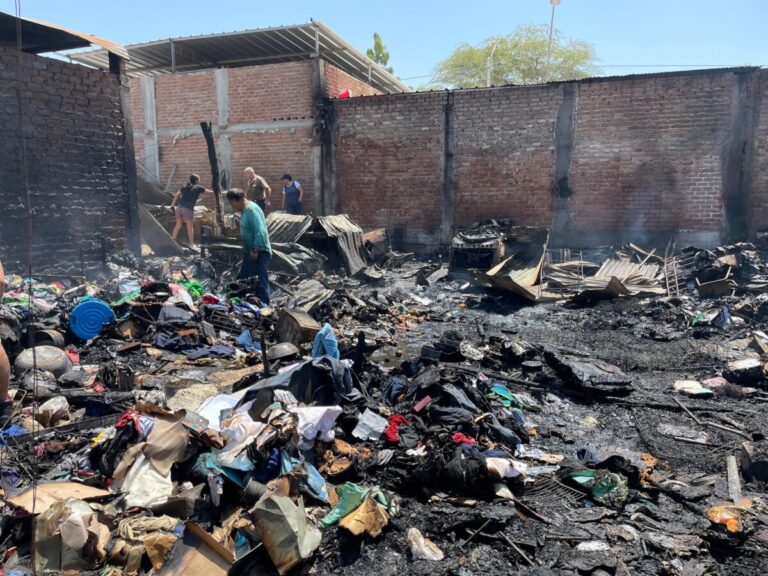 Piura: incendio arrasa con cinco viviendas en el A.H. Los Polvorines