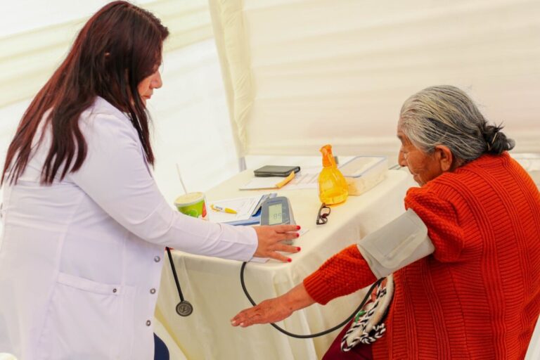 Sechura 200 adultos mayores fueron atendidos en campaña médica gratuita