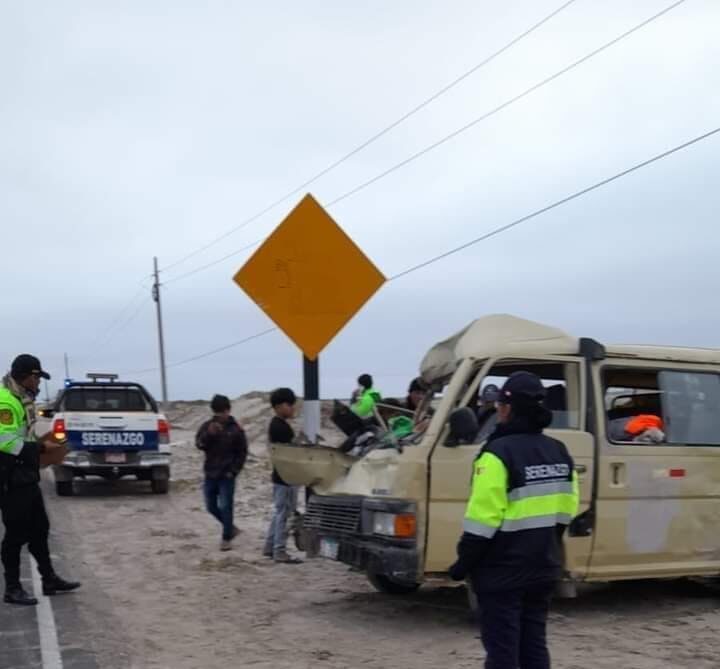 Sechura: choque entre un camión frigorífico y una minivan deja a dos personas heridas