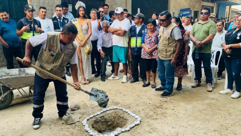 Tambogrande colocan la primera piedra de la obra de agua potable en las calles del casco urbano y en el A.H. El Huerto