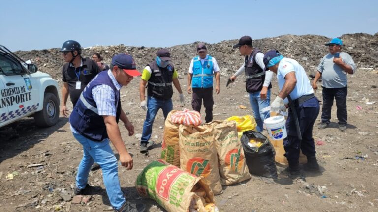 Tambogrande incineran productos no aptos para el consumo humano incautados durante operativo