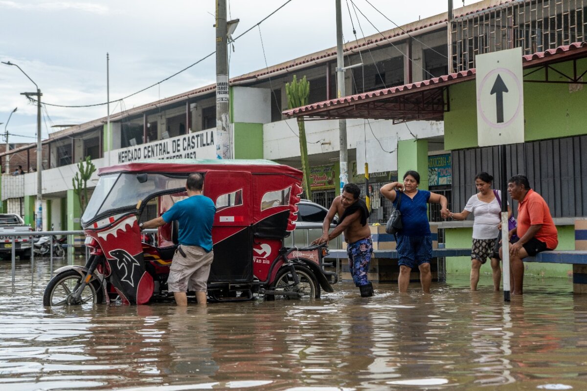 Malú Ramahí inaugura "Rostros de la Inundación", una muestra fotográfica de Piura durante el ciclón Yaku y el Fenómeno del Niño