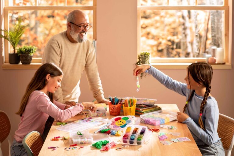 Casaideas: “Juguetes con sentido” para disfrutar con los niños y niñas en casa