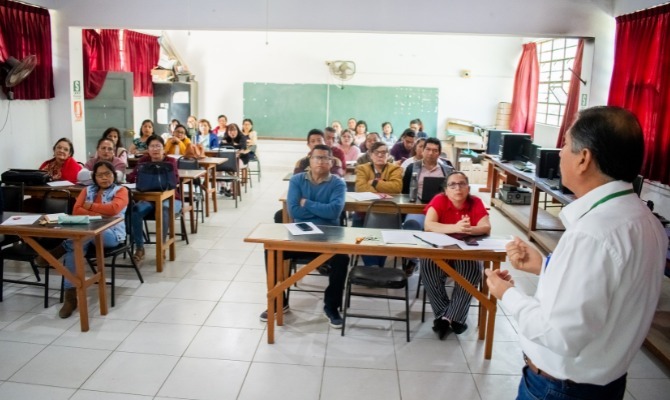 Enosa brinda capacitación a docentes dentro del Programa de Acreditación