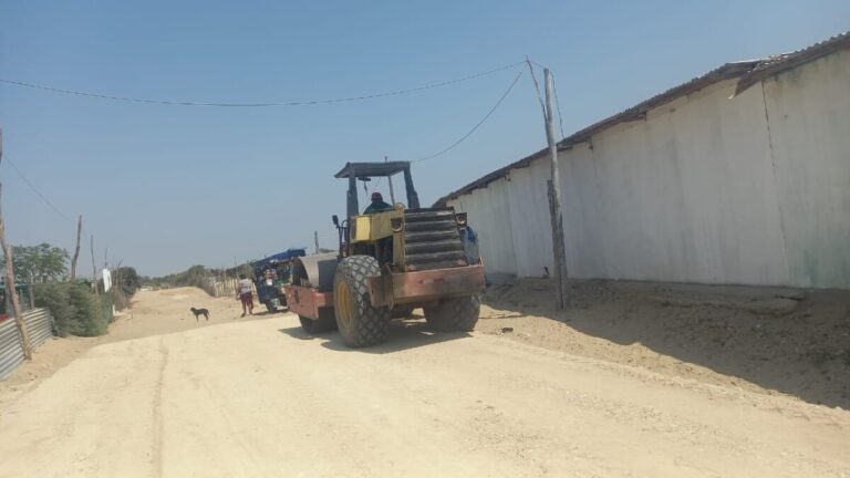 1800 vecinos se benefician con mejoras en los caminos vecinales del caserío Cerezal