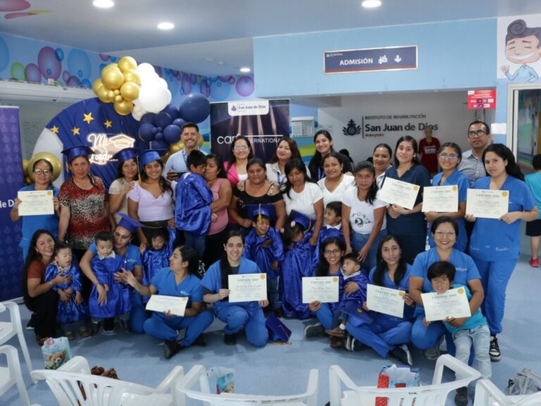 29 niños se gradúan de los programas de rehabilitación integral de la Clínica San Juan de Dios