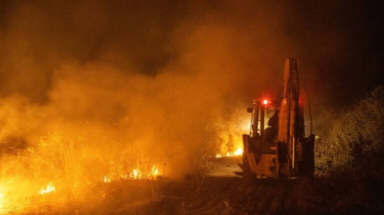 Morropón controlan incendio forestal en el distrito de Buenos Aires