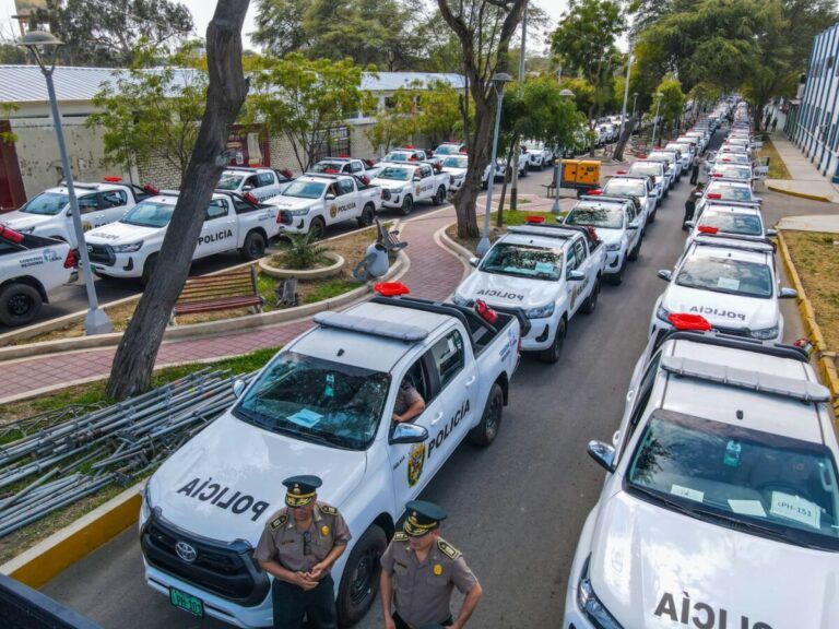 Piura entregan 120 camionetas a la Policía Nacional para fortalecer la seguridad