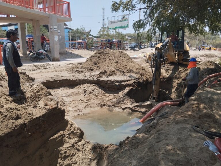 Rotura de red principal deja sin agua a 40 sectores de Piura y Veintiséis de Octubre