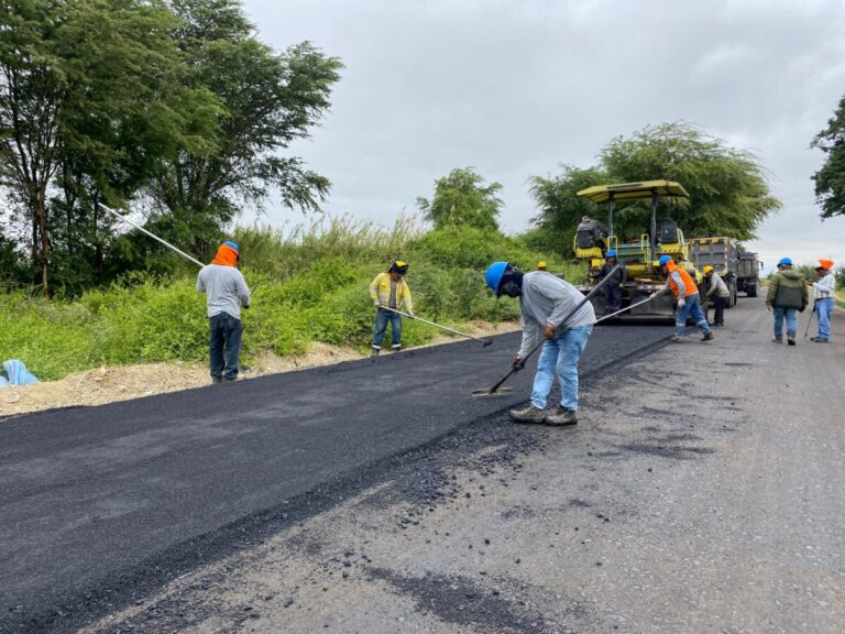 Sechura construcción de carretera hacia Tajamar y Pampa de Loro presenta 80% de avance