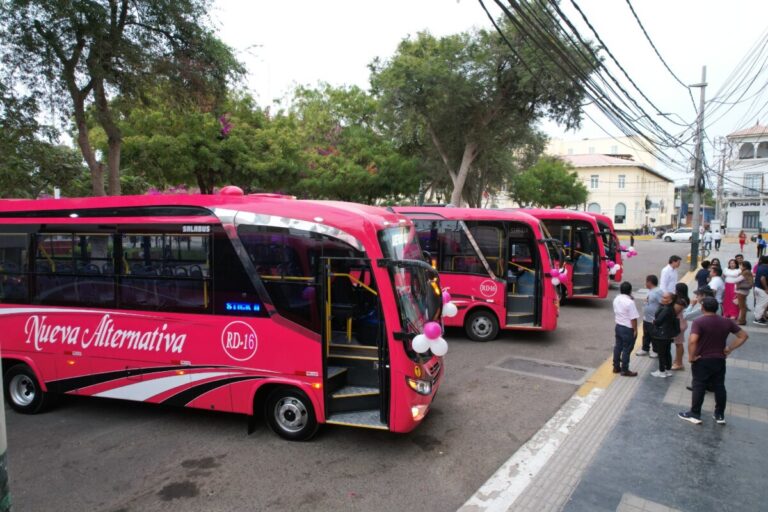 Nueva ruta de transporte inicia operaciones para mejorar la movilidad urbana en Piura