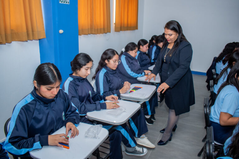 Con 41 años de experiencia, la Escuela de Educación Superior Pedagógica de Piura se consolida como pionera al obtener el licenciamiento de sus carreras profesionales