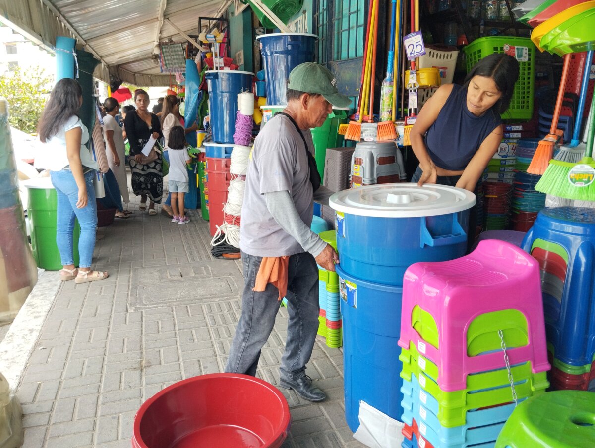 Aumenta el precio de los tanques para almacenar agua en el Complejo de Mercados de Piura