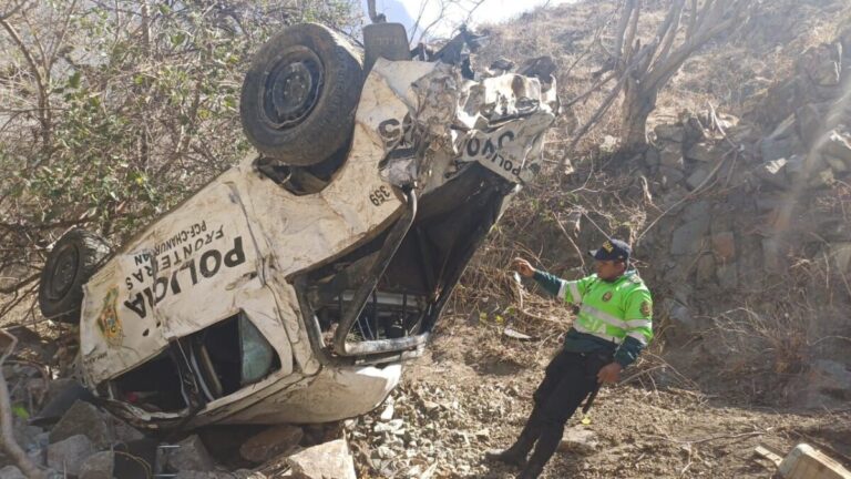 Ayabaca dos agentes policiales resultan heridos luego de que patrullero cayera al abismo