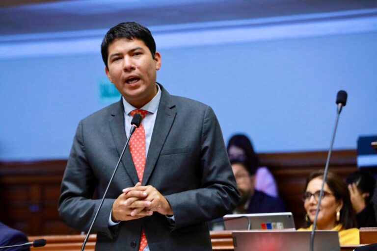 Eduardo Castillo sobre la baja aprobación del Congreso “es la falta de educación de la gente”