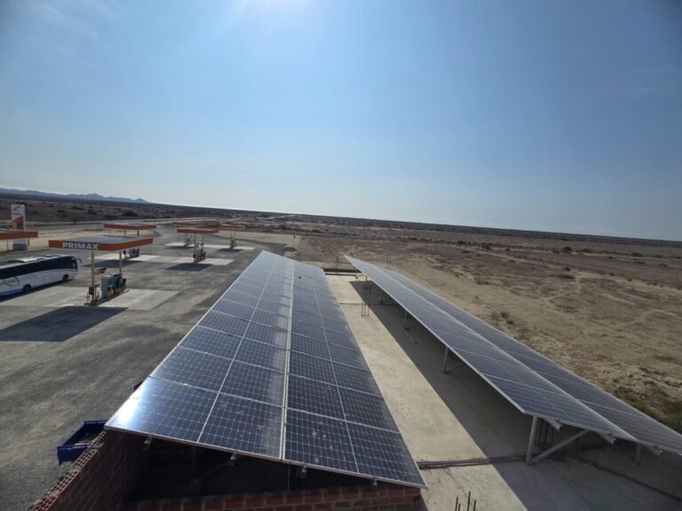 Estación de servicio en Paita opera al 100% con energía solar, convirtiéndose en referente de autosostenibilidad