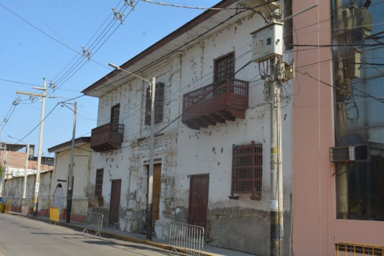 Experto internacional insta a desarrollar un plan integral para preservar el patrimonio monumental de Piura