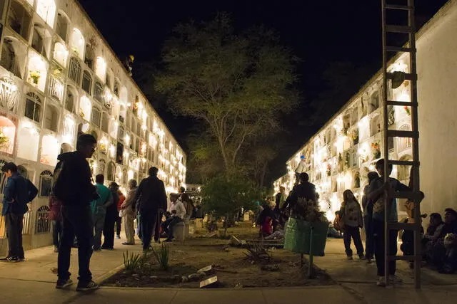 Habilitarán 119 puestos para la venta de flores y velas durante el Día de Todos los Santos en el cementerio San Miguel Arcángel