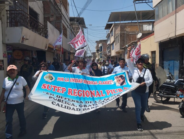 Profesores de 2000 instituciones educativas de la región Piura acatan huelga nacional