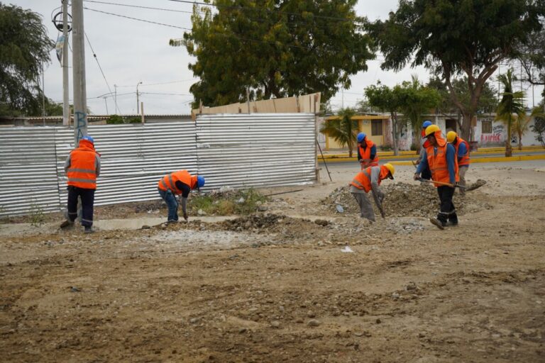 Sechura inician con los trabajos de mejoramiento en la alameda de ingreso a Bernal