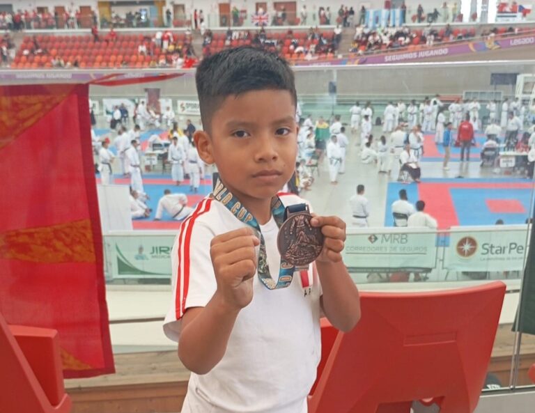 Con apenas 8 años, el piurano Dayron Rosas logró el tercer puesto en el Mundial de Karate Tradicional en la modalidad de kata