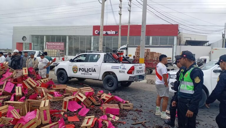 Dos personas sobreviven tras el despiste de un motofurgón en la carretera Piura-Sullana