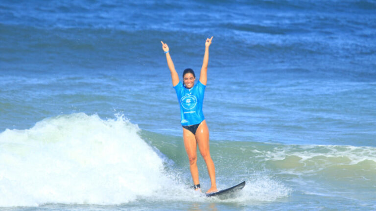 Surfista piurana Sol Aguirre gana la quinta etapa del Circuito Banco en Brasil