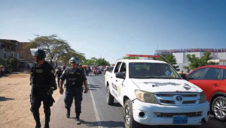 Ladrones asaltan bus con 30 personas abordo en la carretera Piura - La Unión