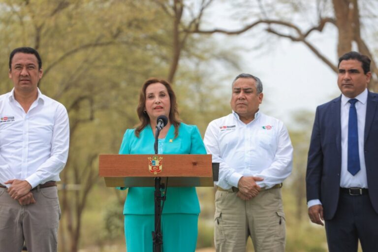 Dina Boluarte firma convenios para proyectos hidráulicos en Piura y reafirma que se quedará en el mando hasta el 2026