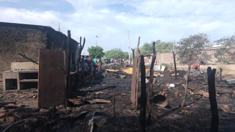 Incendio en Narihualá deja cinco viviendas destruidas