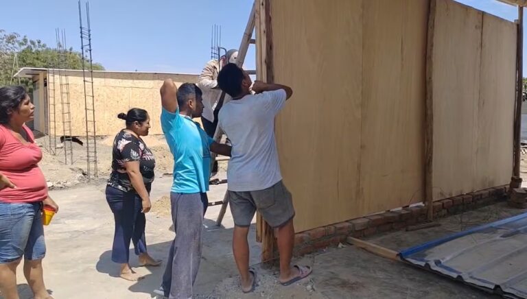 Piura familias damnificadas por incendio piden apoyo para poder reconstruir sus viviendas