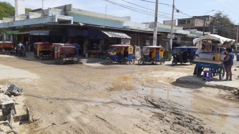 Piura: vecinos de la Urb. San José exigen solución urgente al colapso del alcantarillado