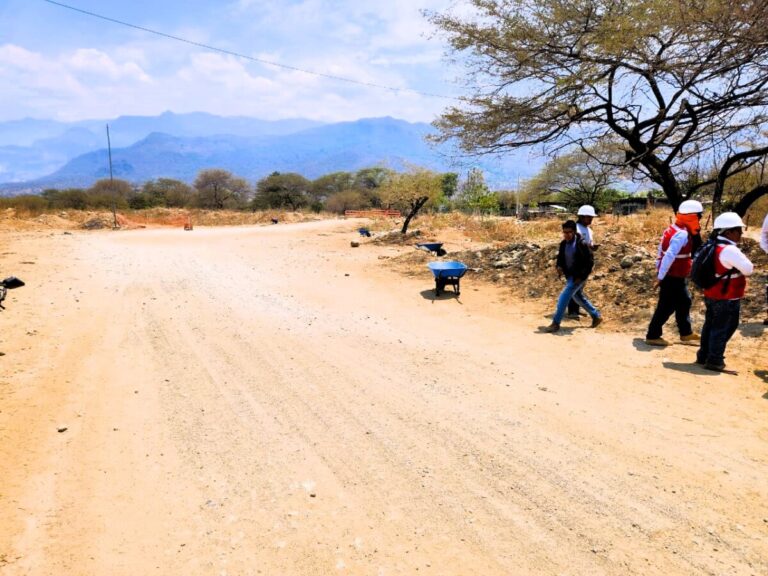 Realizan mantenimiento a 156 caminos rurales en 16 distritos de la región Piura