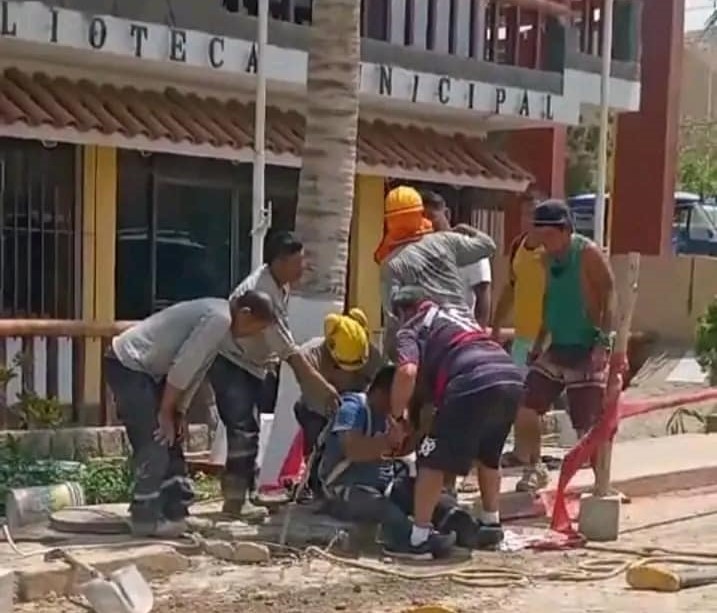 Talara trabajador sobrevive a caída de siete metros en obra de agua y alcantarillado en Máncora