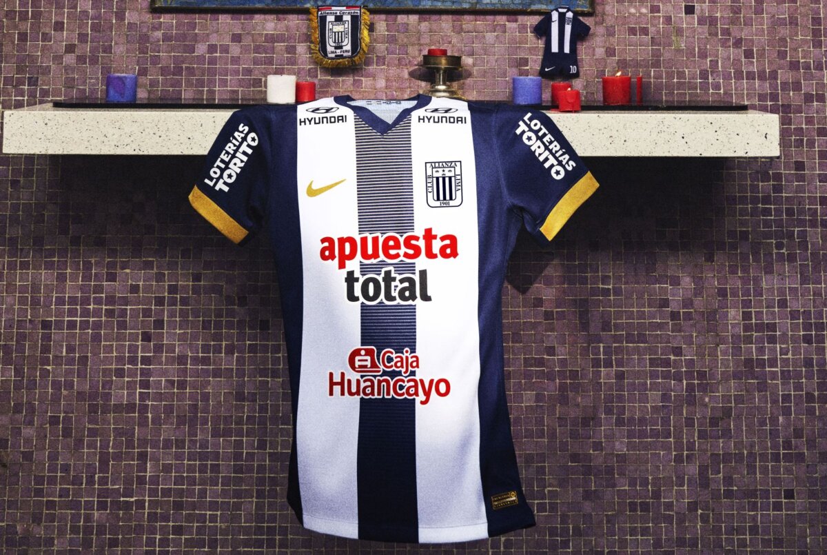 Alianza Lima presenta su camiseta oficial para la temporada 2025